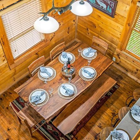 Charming Cabin W/ Hot Tub, Game Room, Top Location Пиджен-Фордж Экстерьер фото