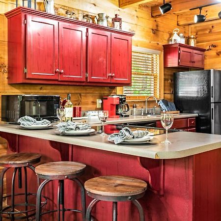 Charming Cabin W/ Hot Tub, Game Room, Top Location Пиджен-Фордж Экстерьер фото