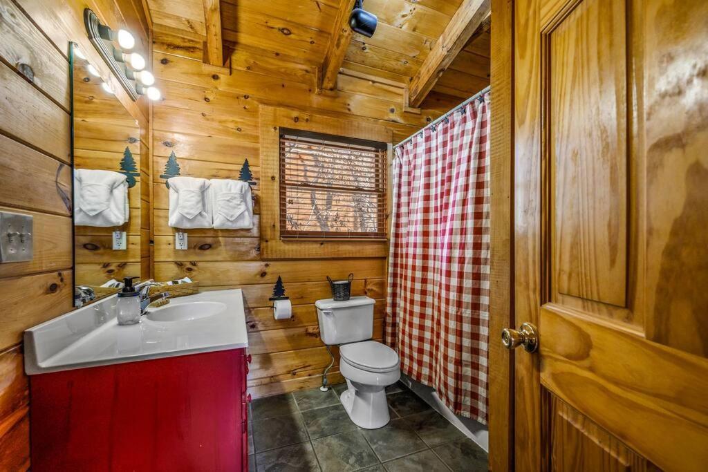 Charming Cabin W/ Hot Tub, Game Room, Top Location Пиджен-Фордж Экстерьер фото