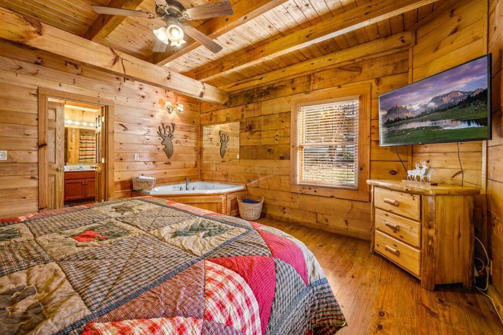 Charming Cabin W/ Hot Tub, Game Room, Top Location Пиджен-Фордж Экстерьер фото