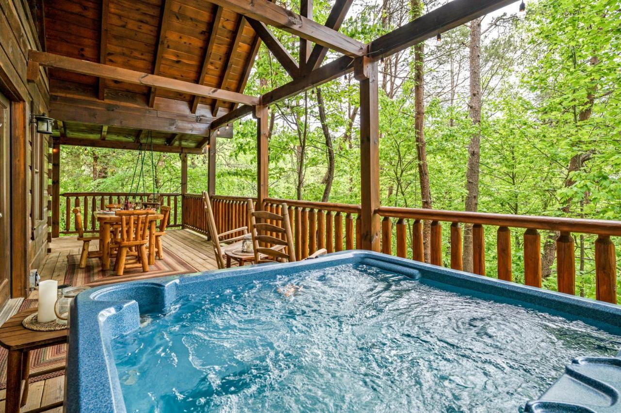 Charming Cabin W/ Hot Tub, Game Room, Top Location Пиджен-Фордж Экстерьер фото