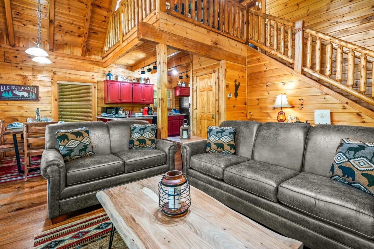 Charming Cabin W/ Hot Tub, Game Room, Top Location Пиджен-Фордж Экстерьер фото