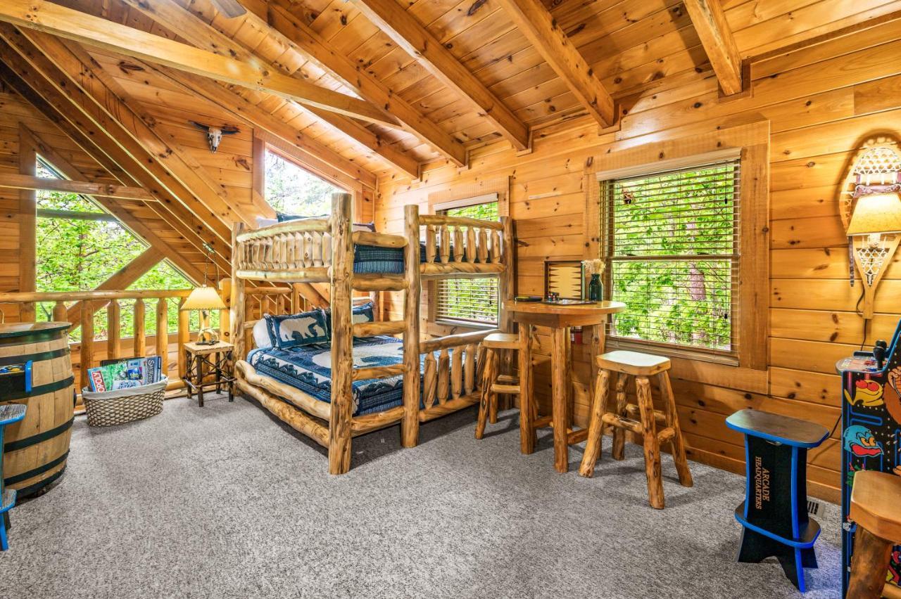 Charming Cabin W/ Hot Tub, Game Room, Top Location Пиджен-Фордж Экстерьер фото