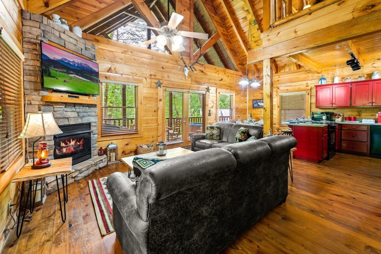 Charming Cabin W/ Hot Tub, Game Room, Top Location Пиджен-Фордж Экстерьер фото